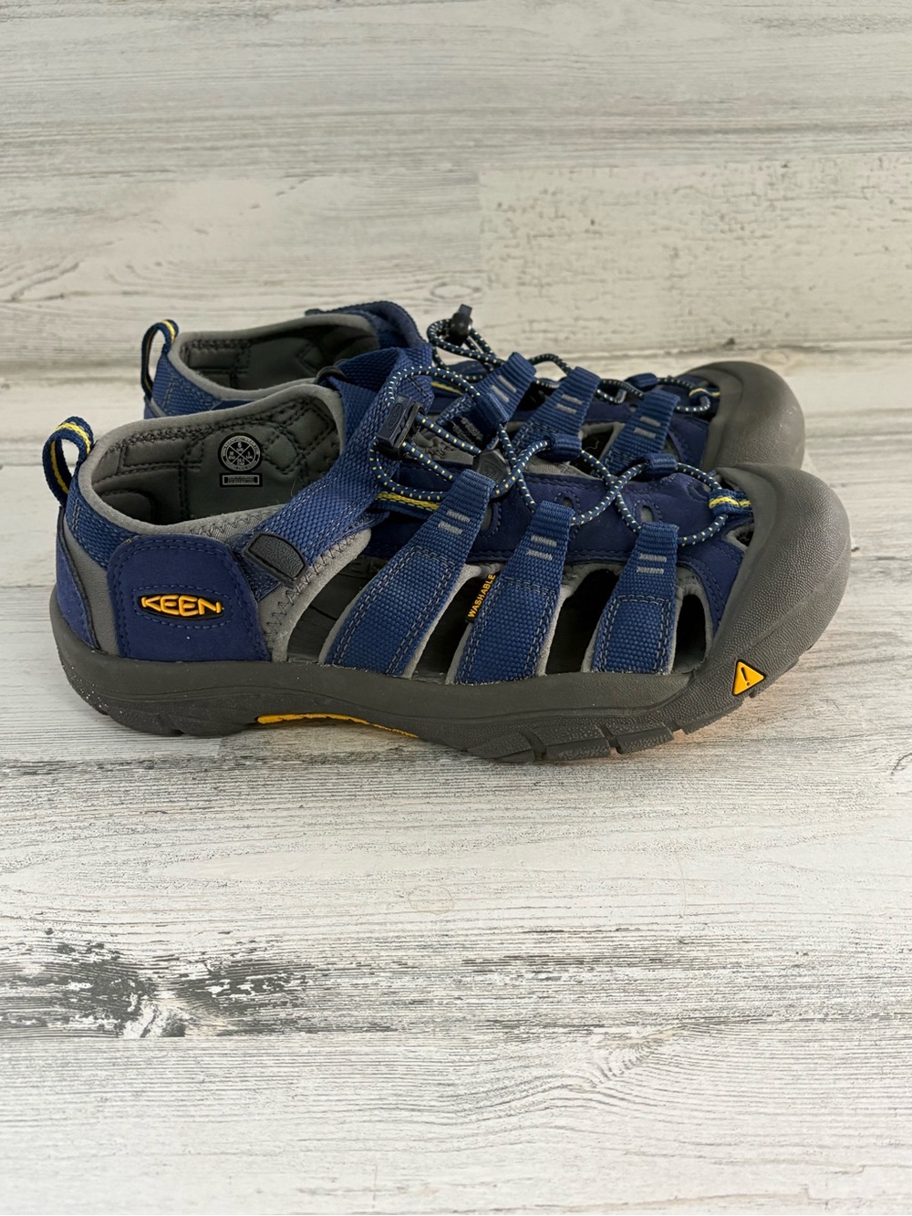 Keen Big Boys Size 6 Blue Water Hiking/Water Sandals Newport H2